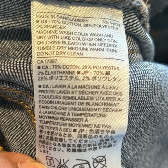 Banana Republic denim Bermuda shorts size 6/28 women’s. Like new! - Picture 3 of 6